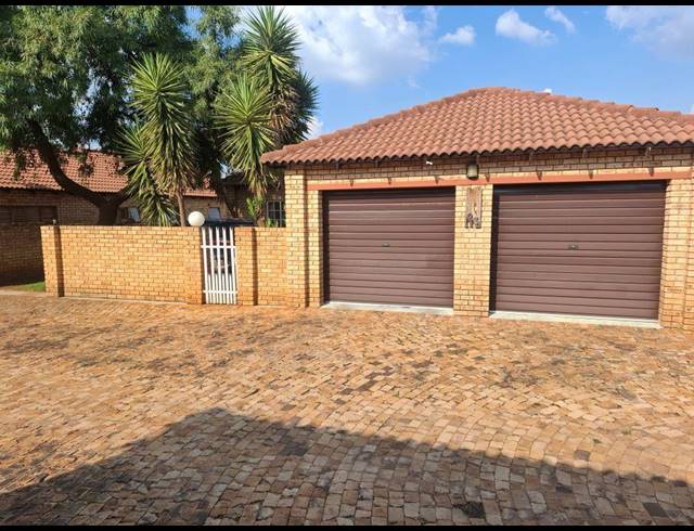 3 BEDROOM SECTIONAL TITLE FOR SALE IN EIKE PARK